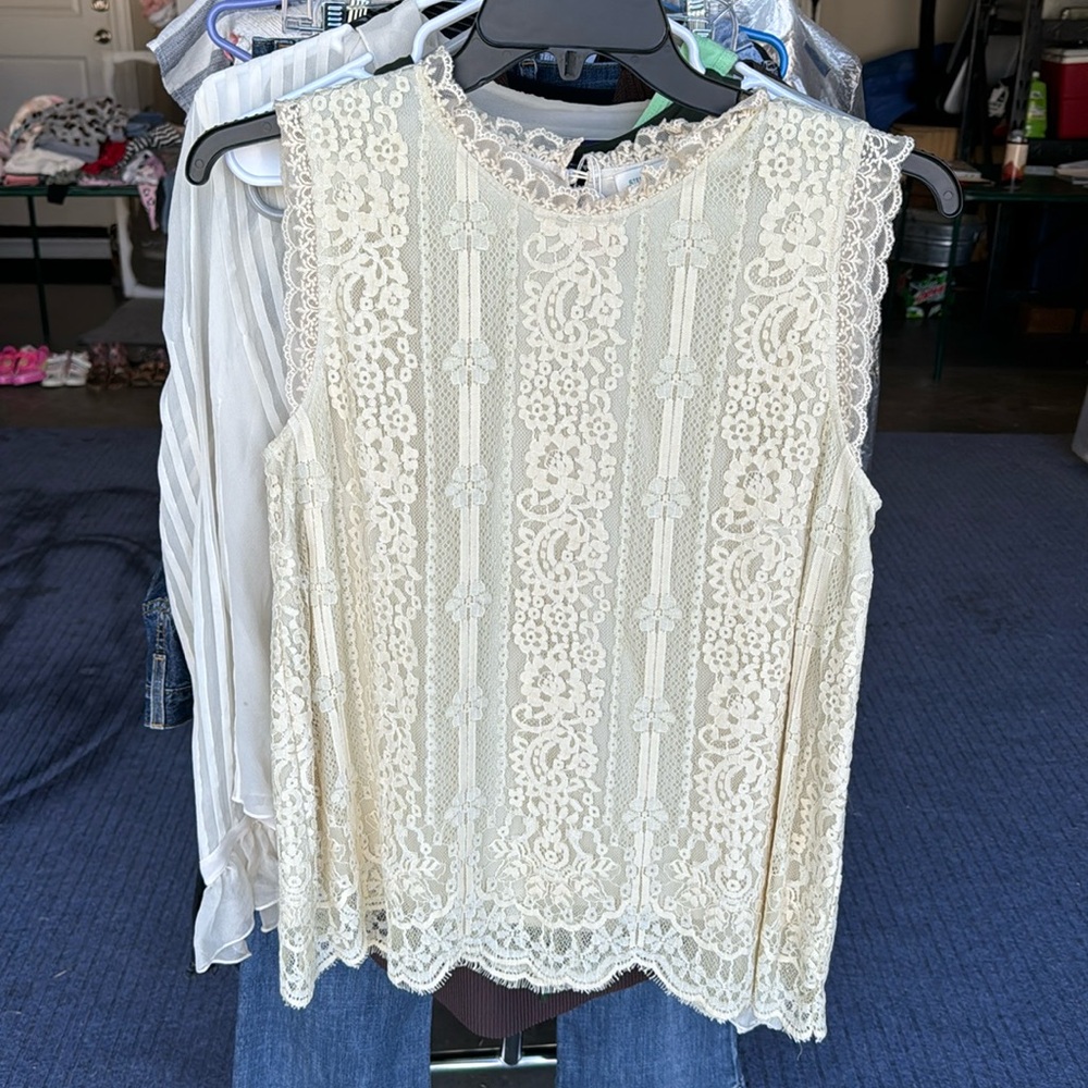 Women’s Large Butter Vanilla In Color Cream Sundance Button Back Blouse
